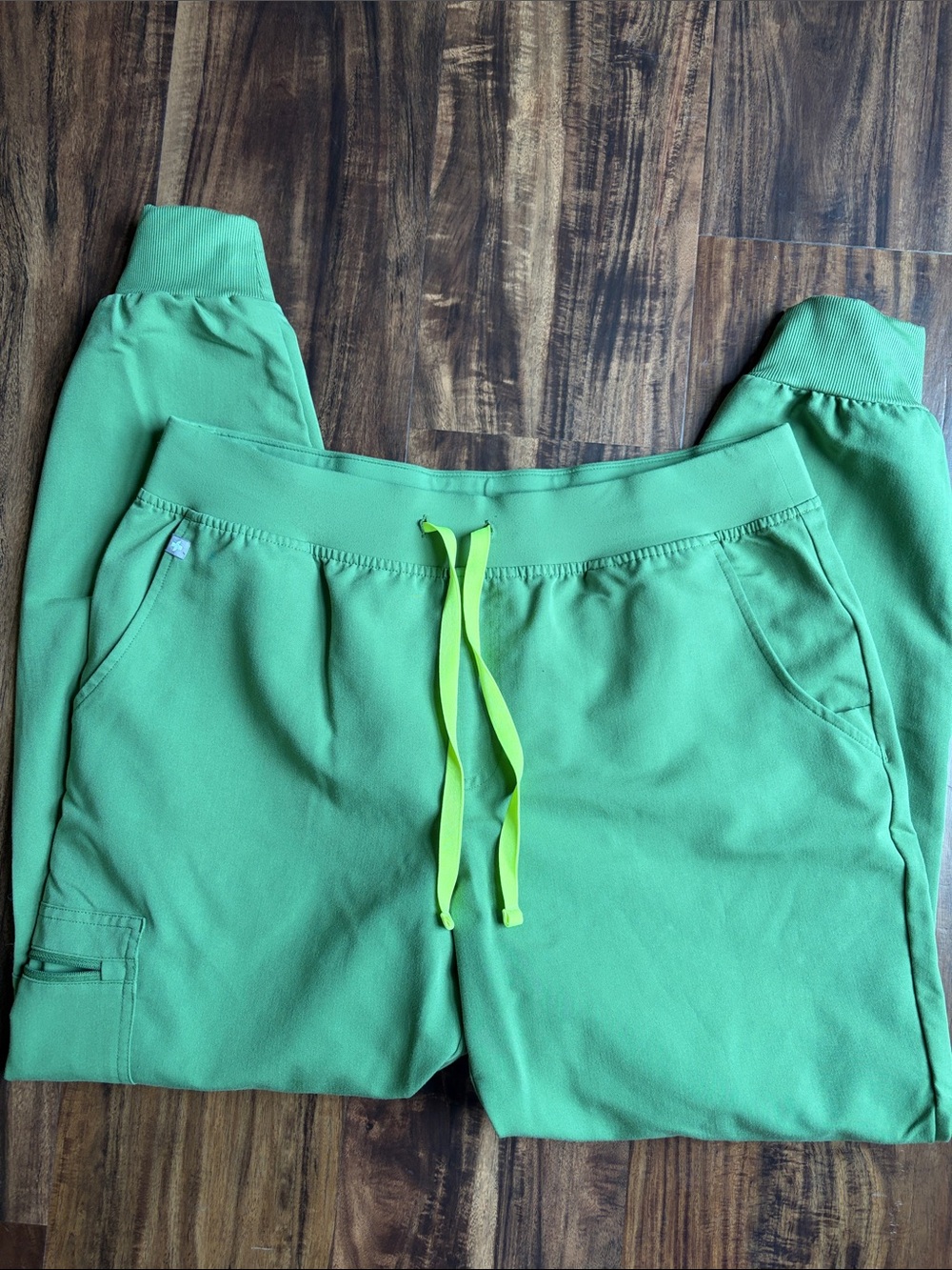 Figs Zamora Scrub Pants in Fern